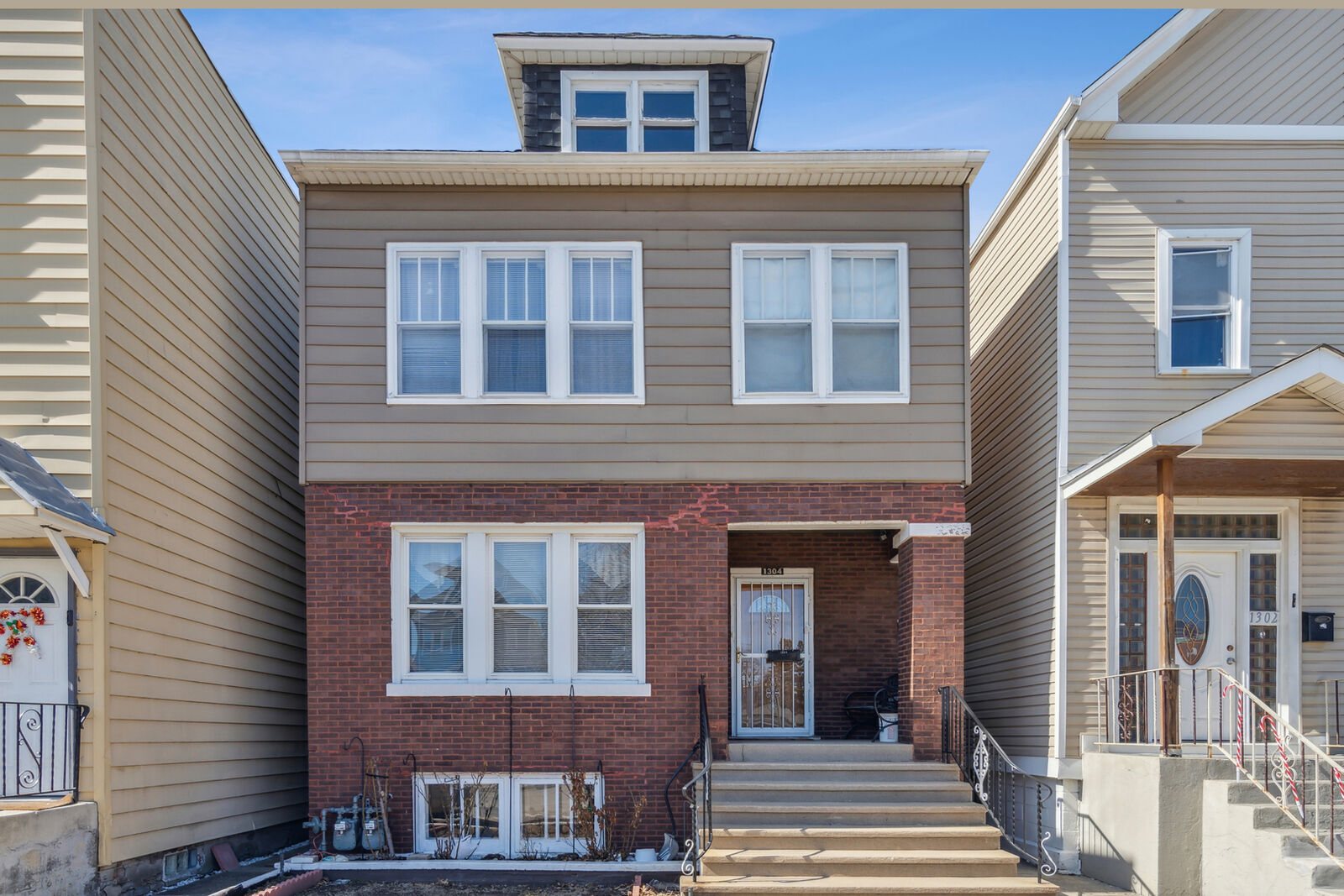 Property Photo: 1304 S 50th Avenue IL 60804