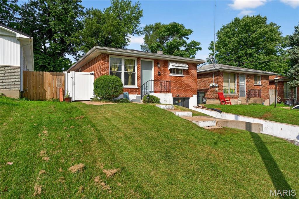 Property Photo: 330 Hurck Street MO 63111