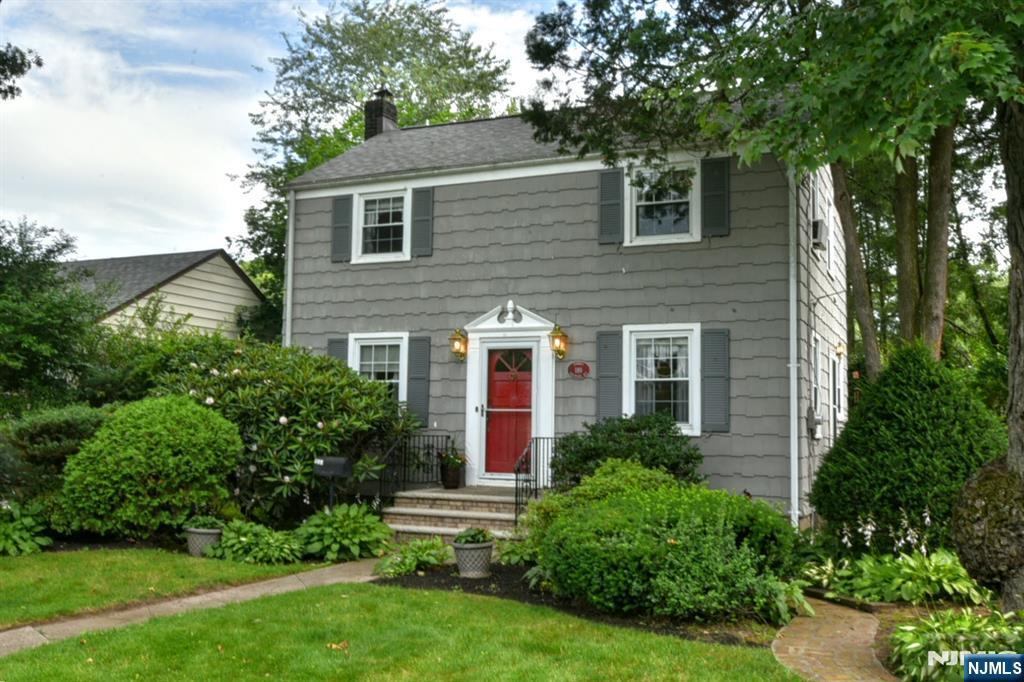 110 Waldwick Avenue  Waldwick NJ 07463 photo