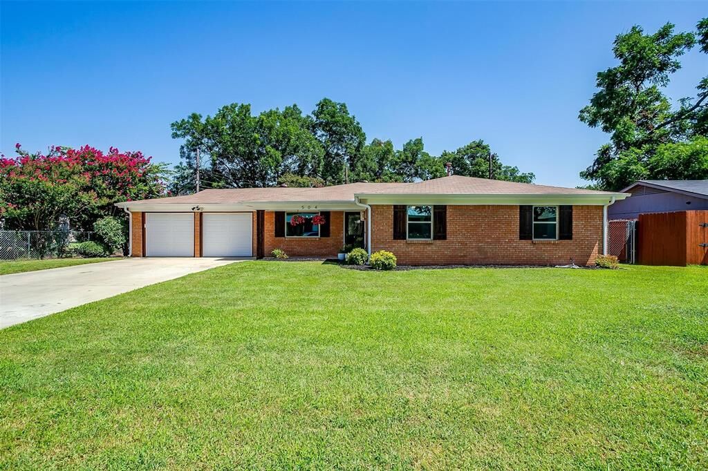 Property Photo:  504 Woodcrest Drive  TX 76053 