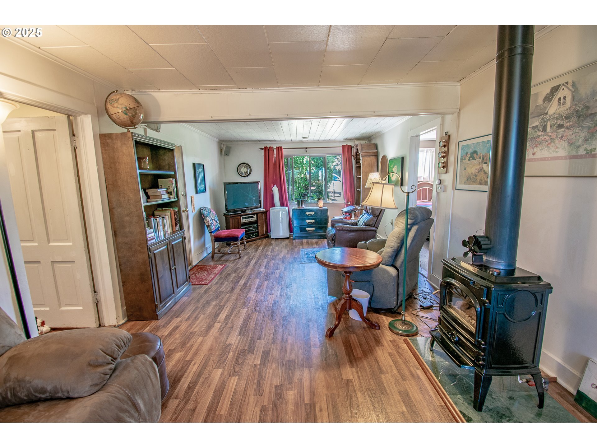 Property Photo: 1130 Cooper Ave OR 97424