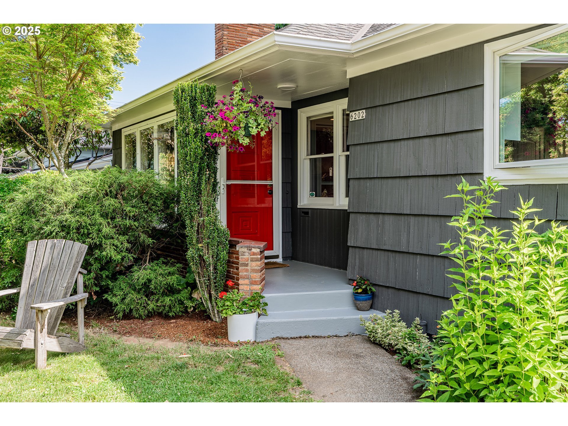 Property Photo: 6202 NE 35th Pl OR 97211