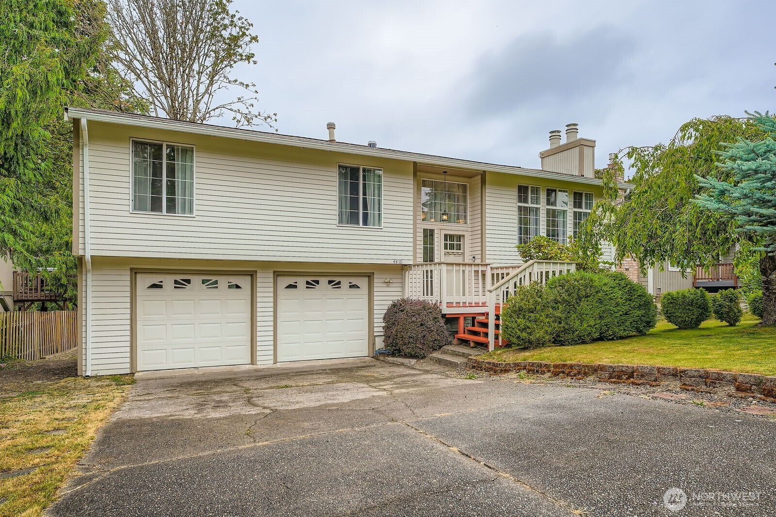 Property Photo: 4410 S 262nd Street WA 98032
