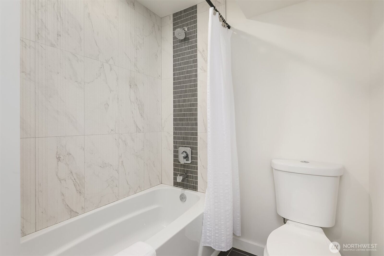 Property Photo: 22 Louis Thompson Road SE WA 98074