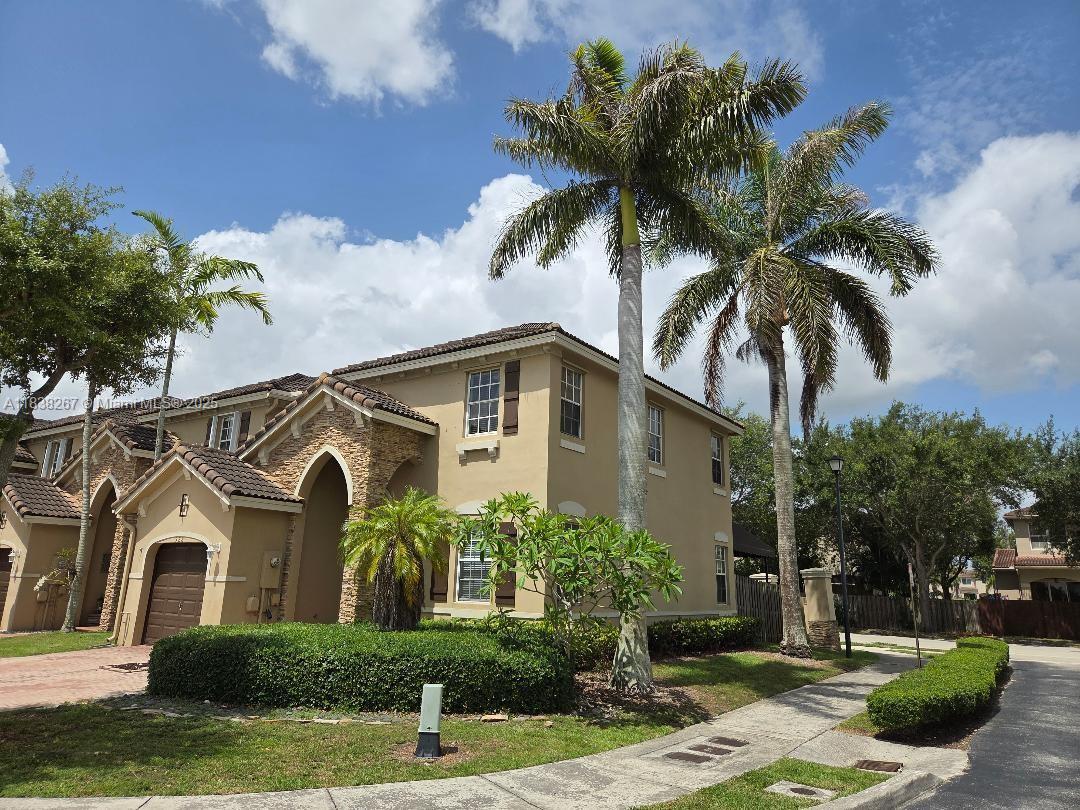 Property Photo: 928 SW 153rd Ct 928 FL 33194
