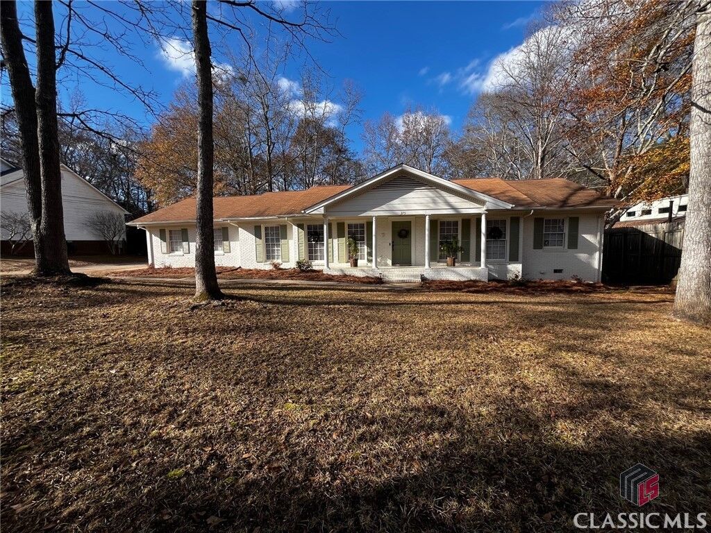Property Photo: 375 Pinewood Circle GA 30606