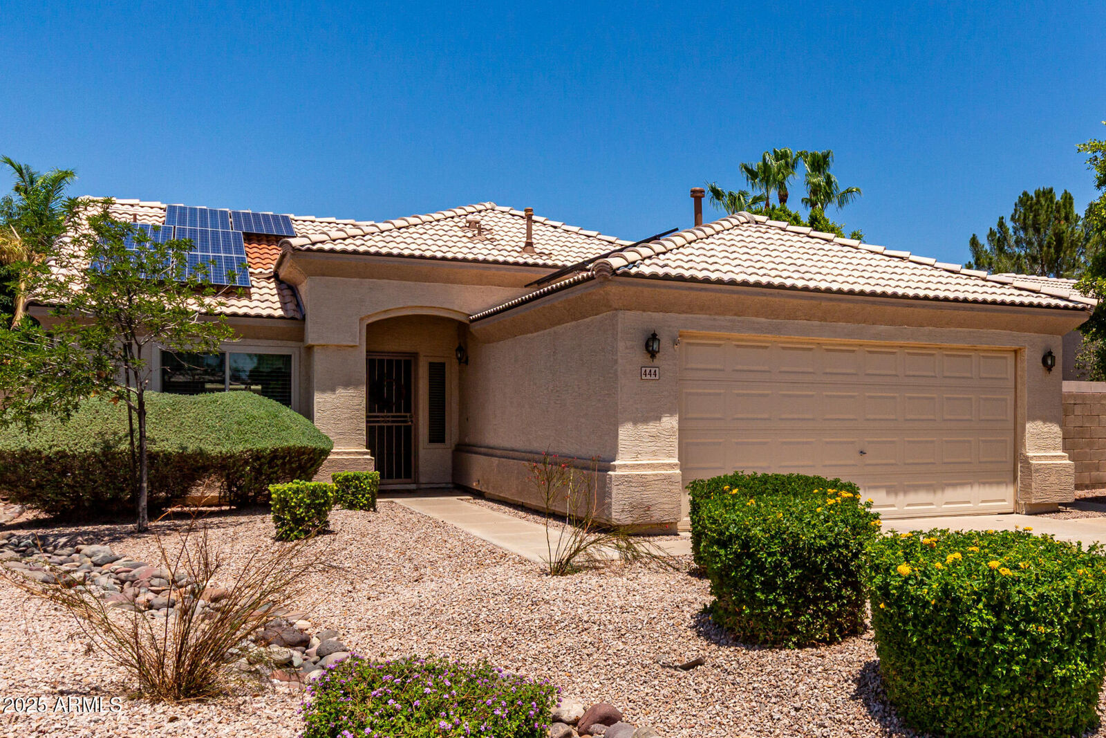Property Photo: 444 W Comstock Court AZ 85233