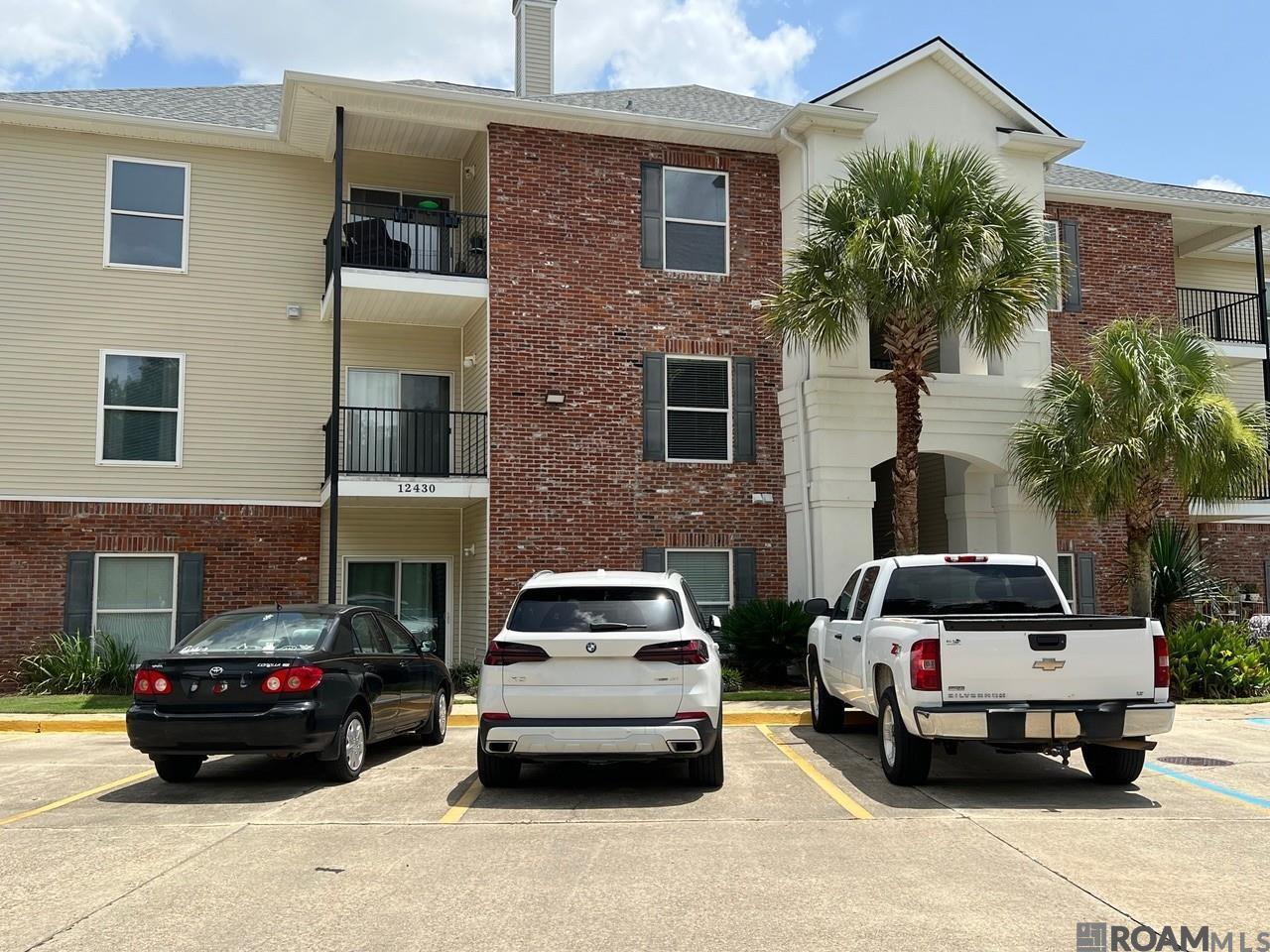 Property Photo: 12430 River Highlands #G LA 70774