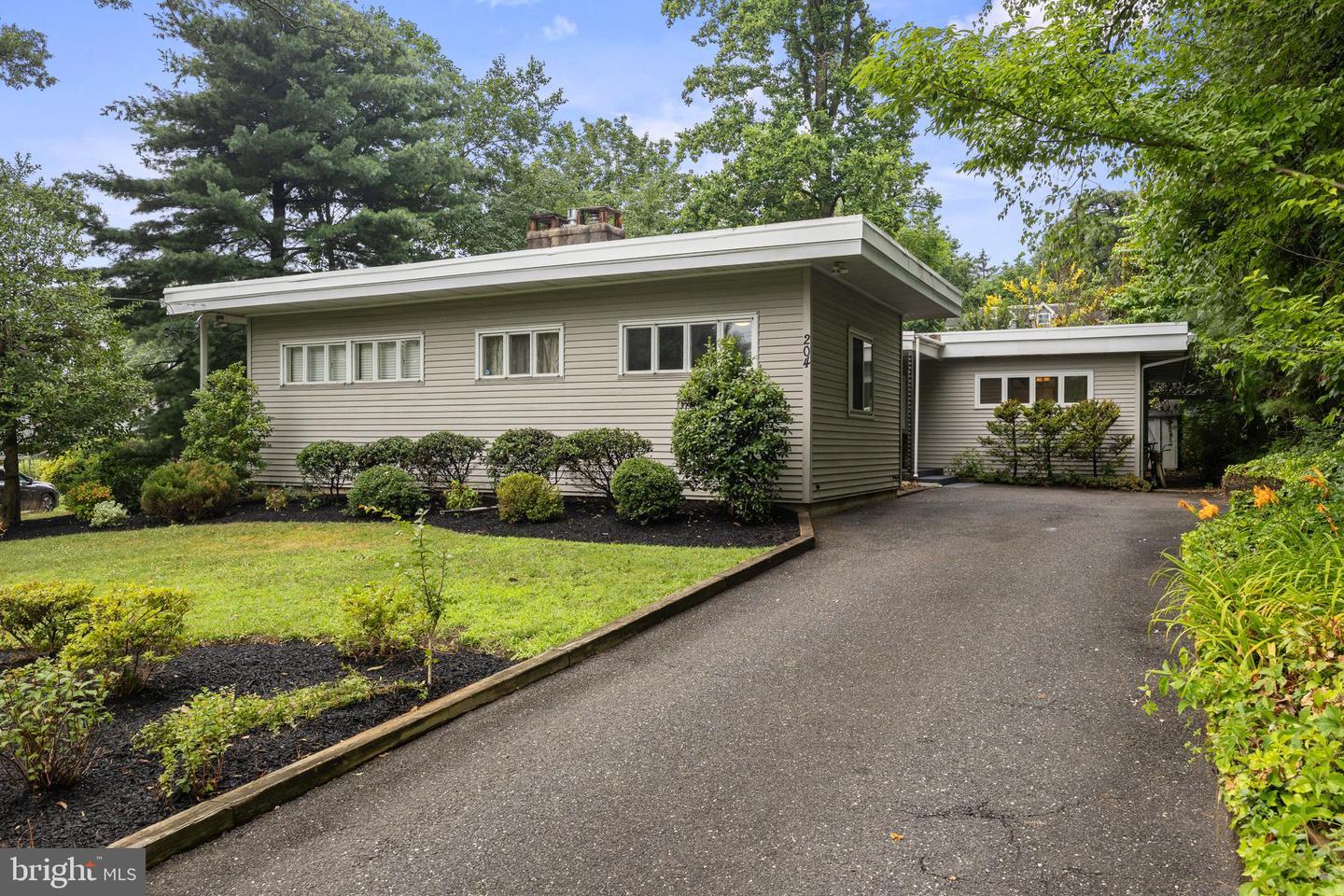 204 Highland Avenue  Moorestown NJ 08057 photo