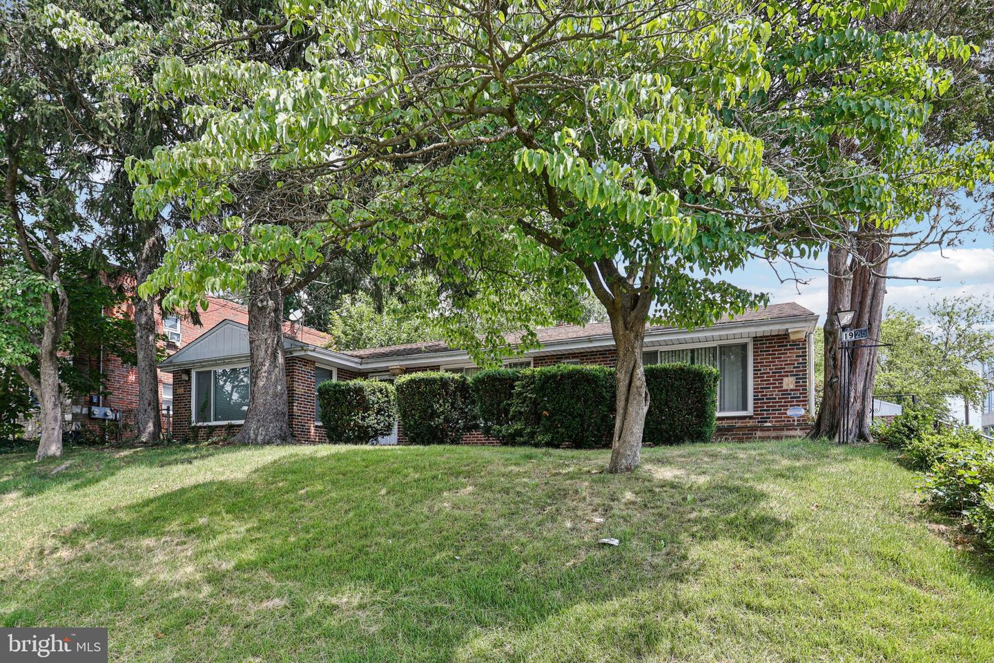 Property Photo:  1925 Emerson Street  PA 19152 