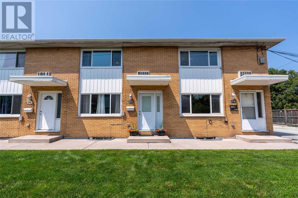 Property Photo: 816 Wellington Street 19 ON N7T 1J5