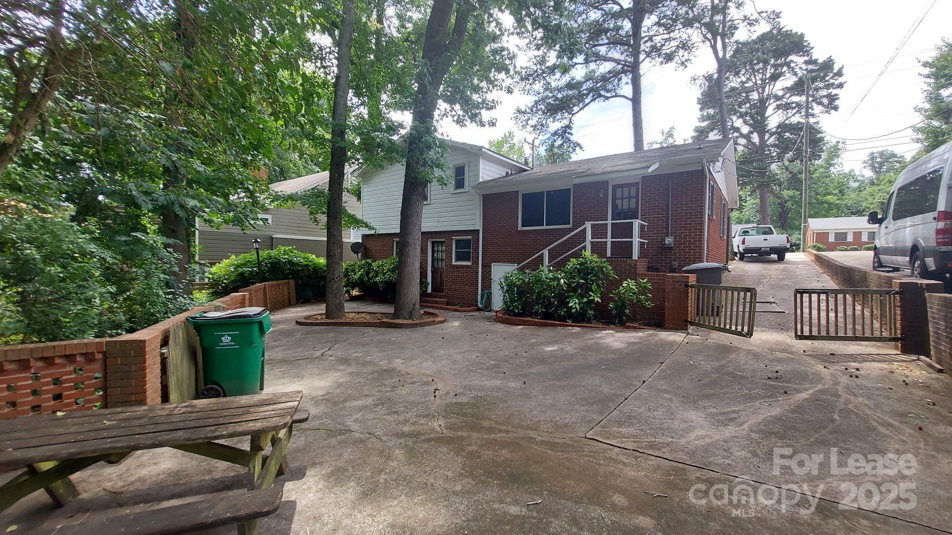 Property Photo: 3813 Selwyn Avenue NC 28209