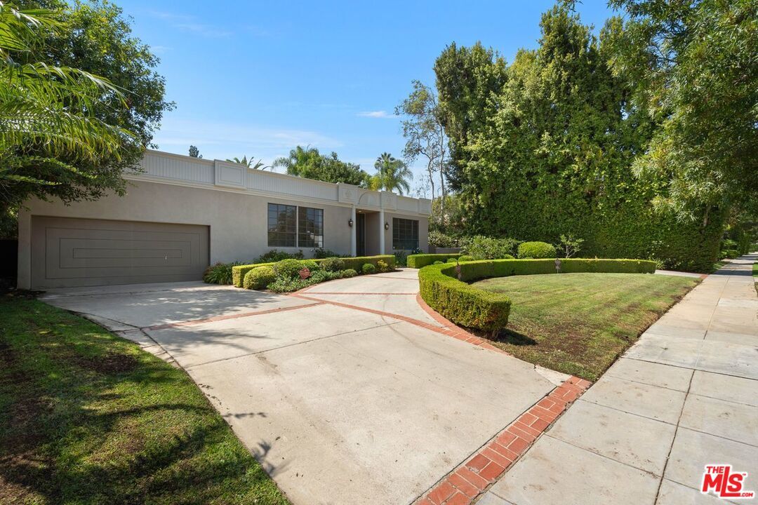 Property Photo:  519 N Rexford Dr  CA 90210 
