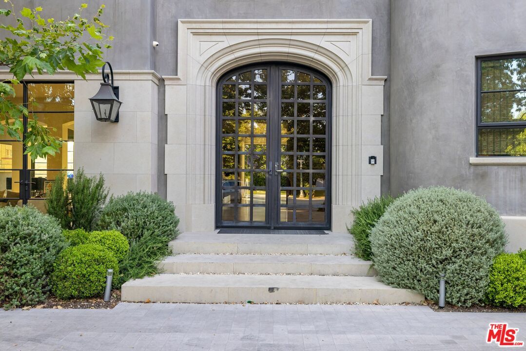 Property Photo: 3396 Stone Ridge Ln CA 90077