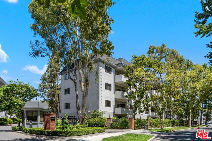 Property Photo: 651 Wilcox Ave CA 90004