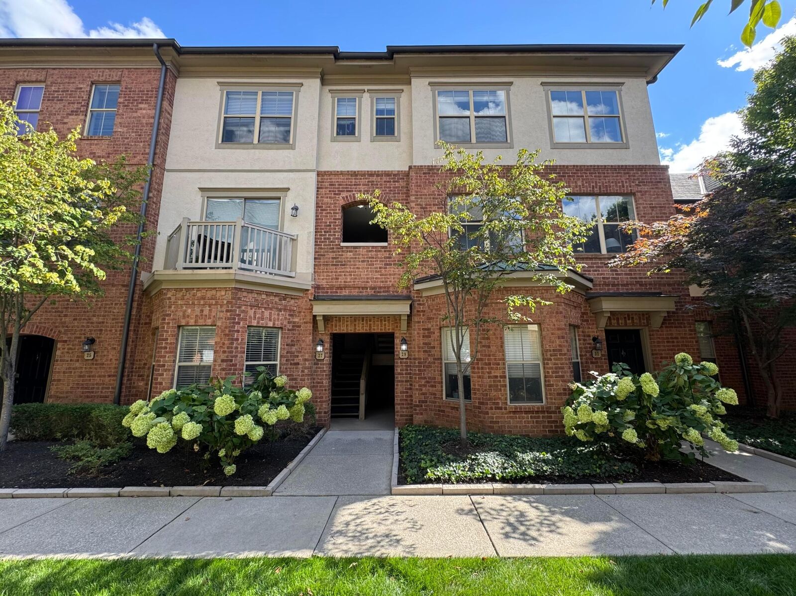 Property Photo:  29 Victorian Gate Way  OH 43215 