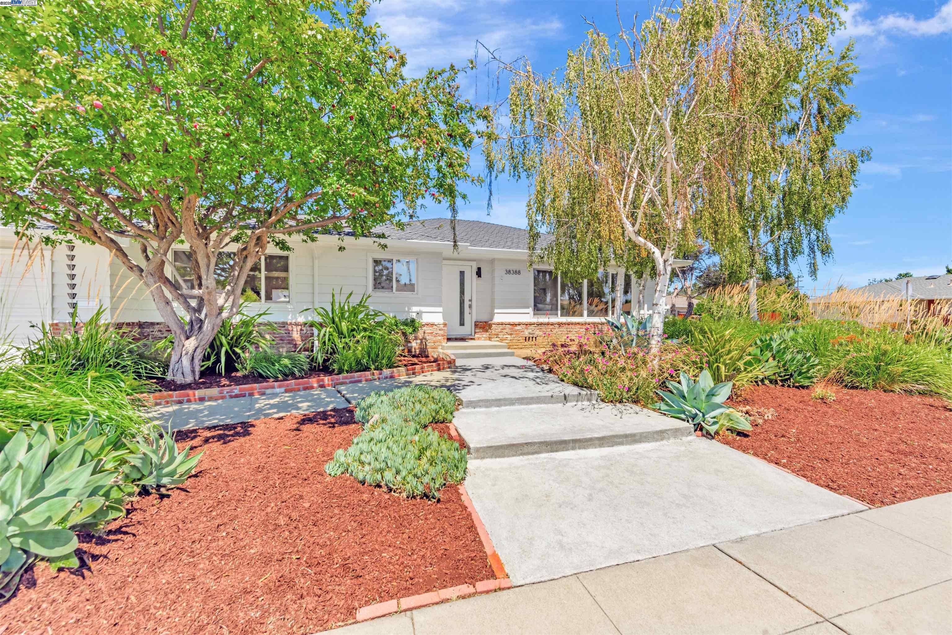 Property Photo: 38388 Logan Dr CA 94536