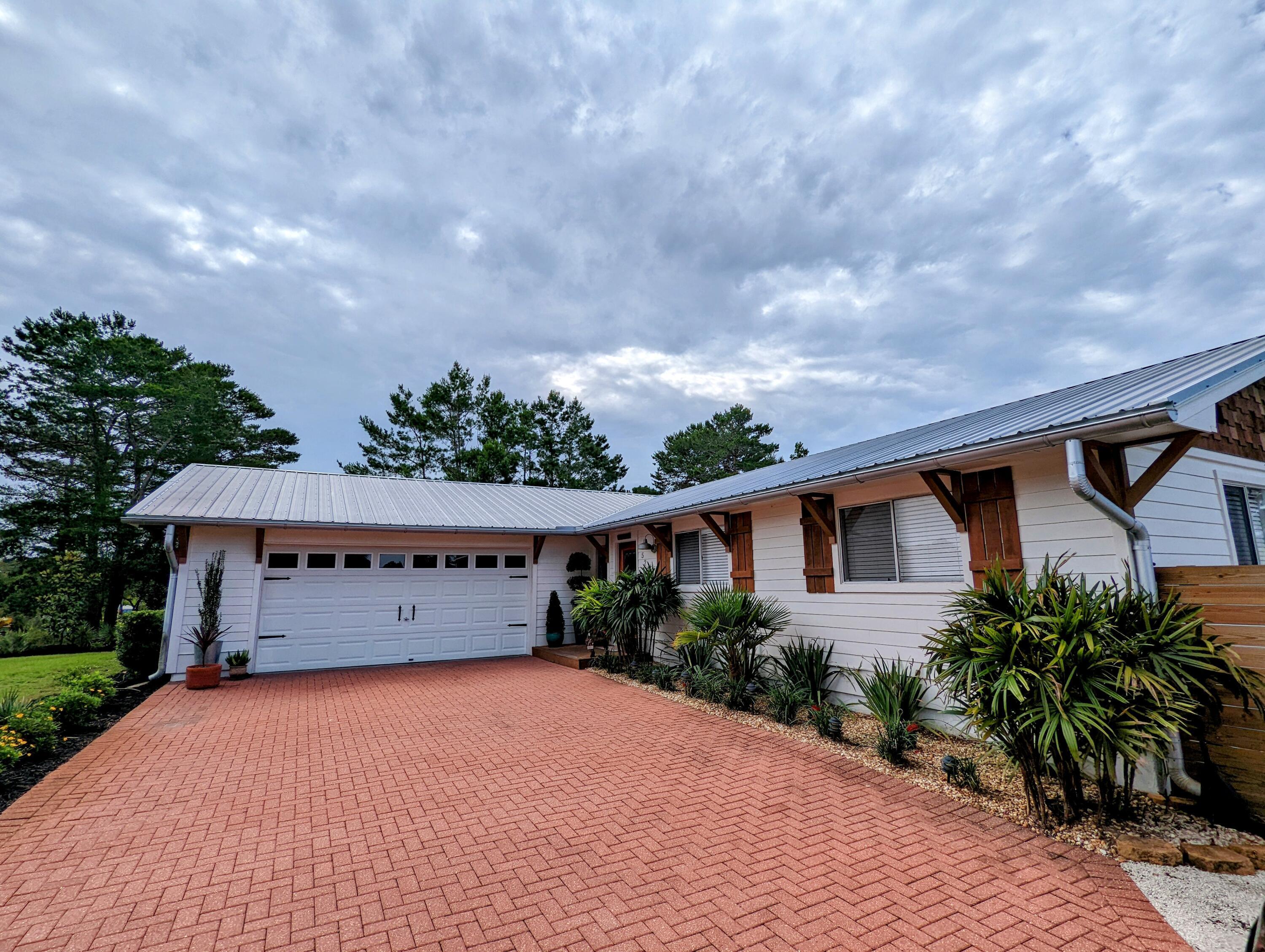 Property Photo: 527 Ridge Road FL 32459
