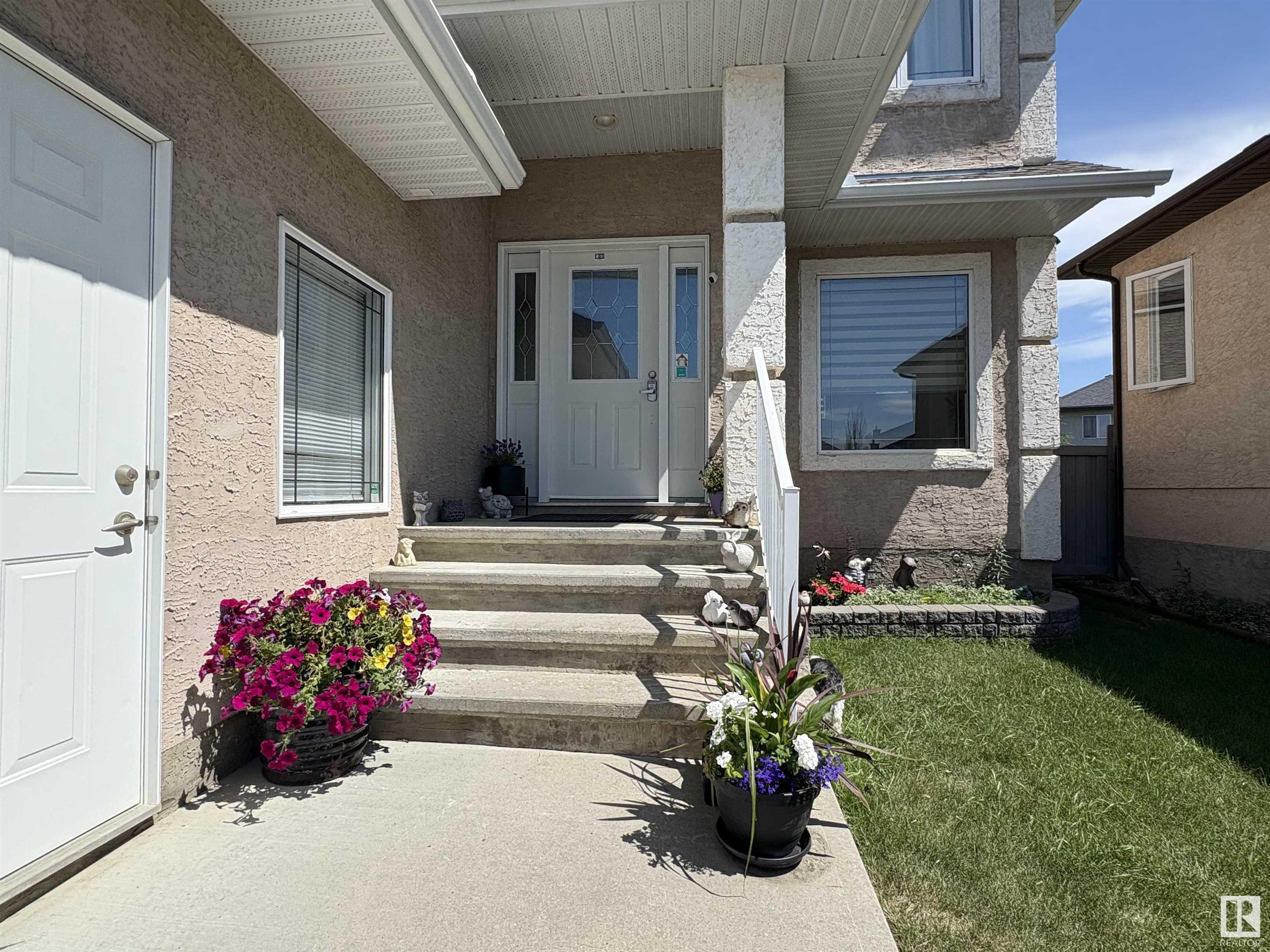 Photo de la propriété:  17823 111 Street NW  AB T5X 6J3 