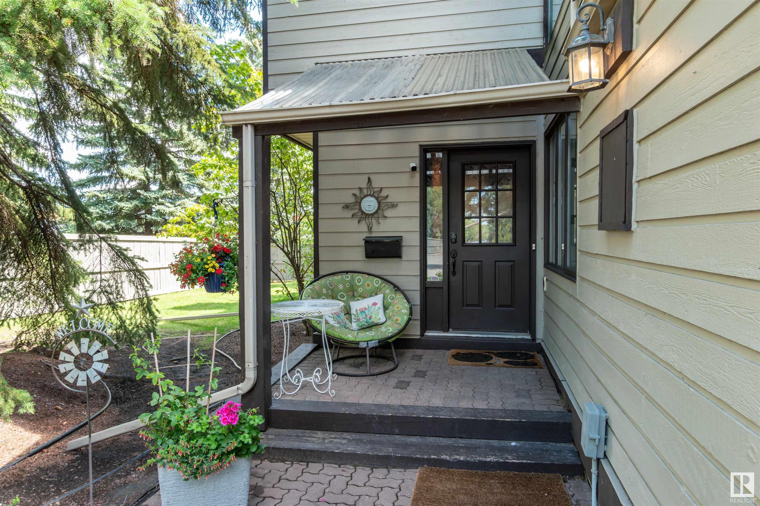 Property Photo:  614 Woodbridge Way  AB T8A 4E4 