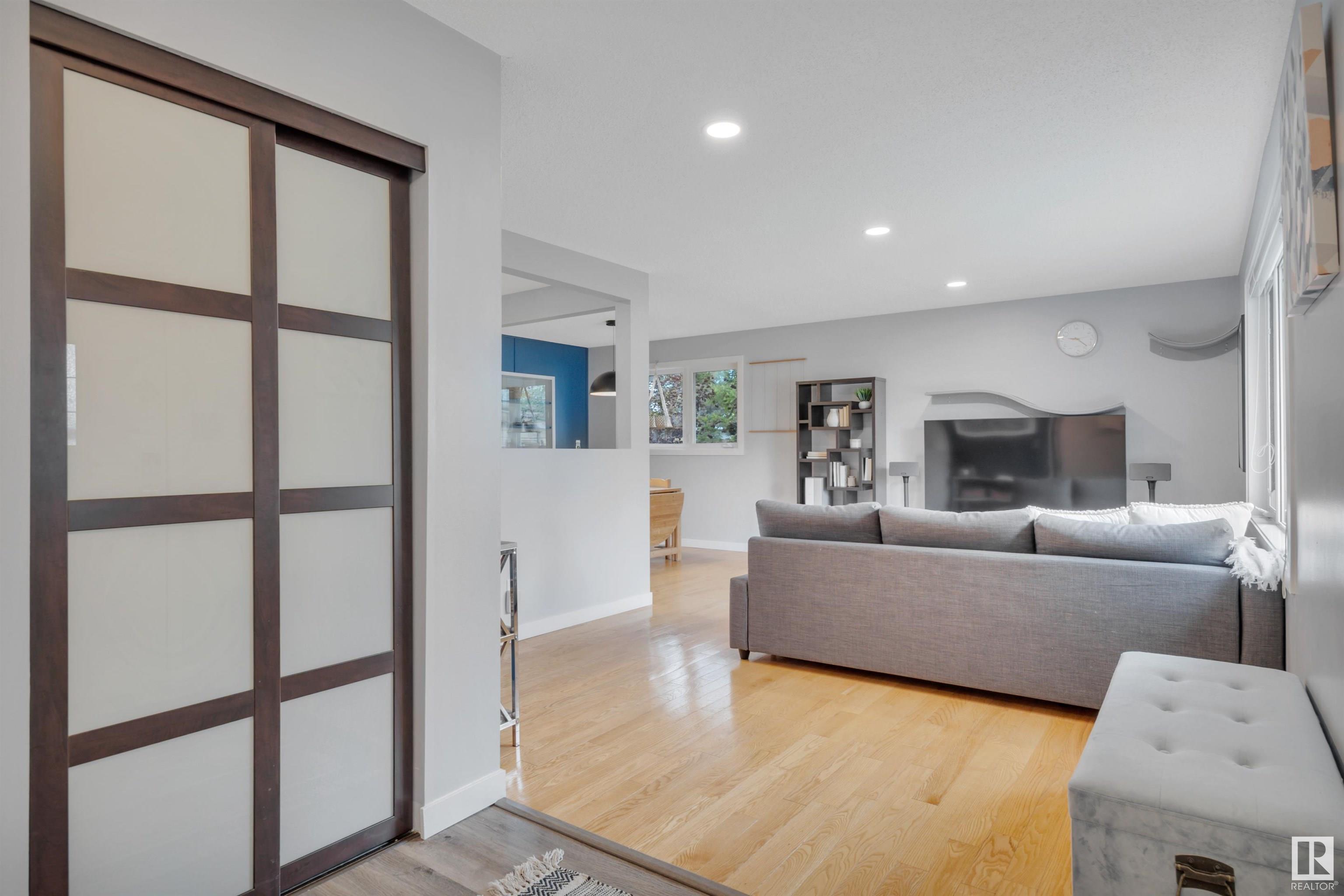 Property Photo:  26A Rosewood Drive  AB T8A 2H3 
