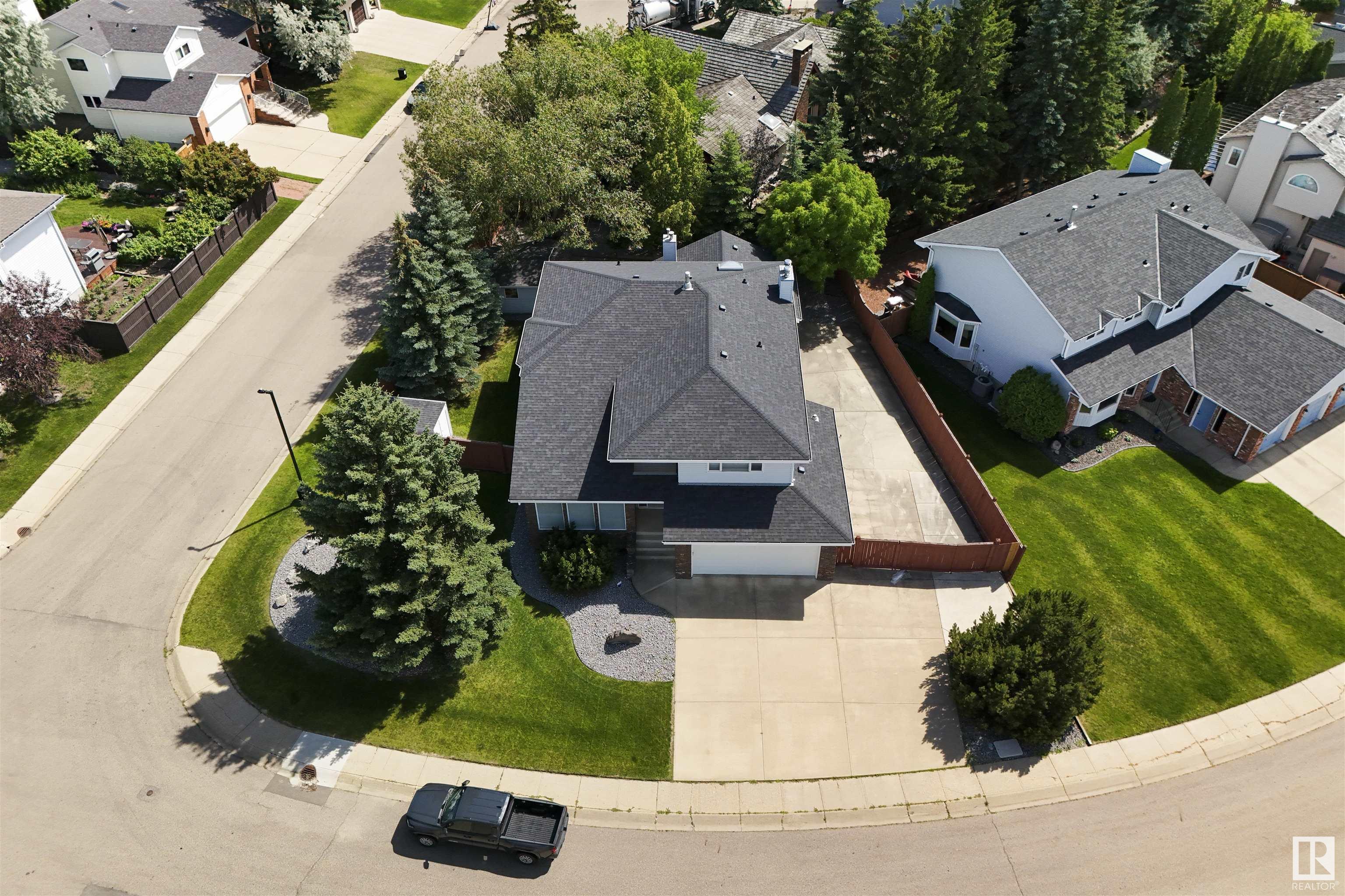 Property Photo:  12431 29A Avenue NW  AB T6J 6C8 