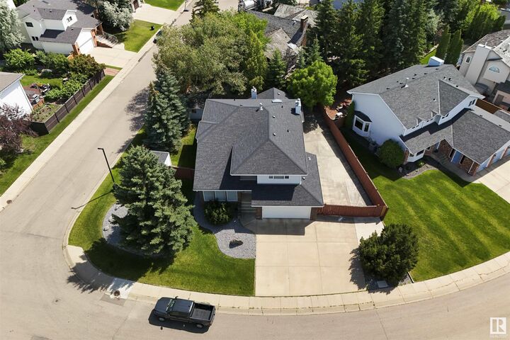 Property Photo:  12431 29A Avenue NW  AB T6J 6C8 