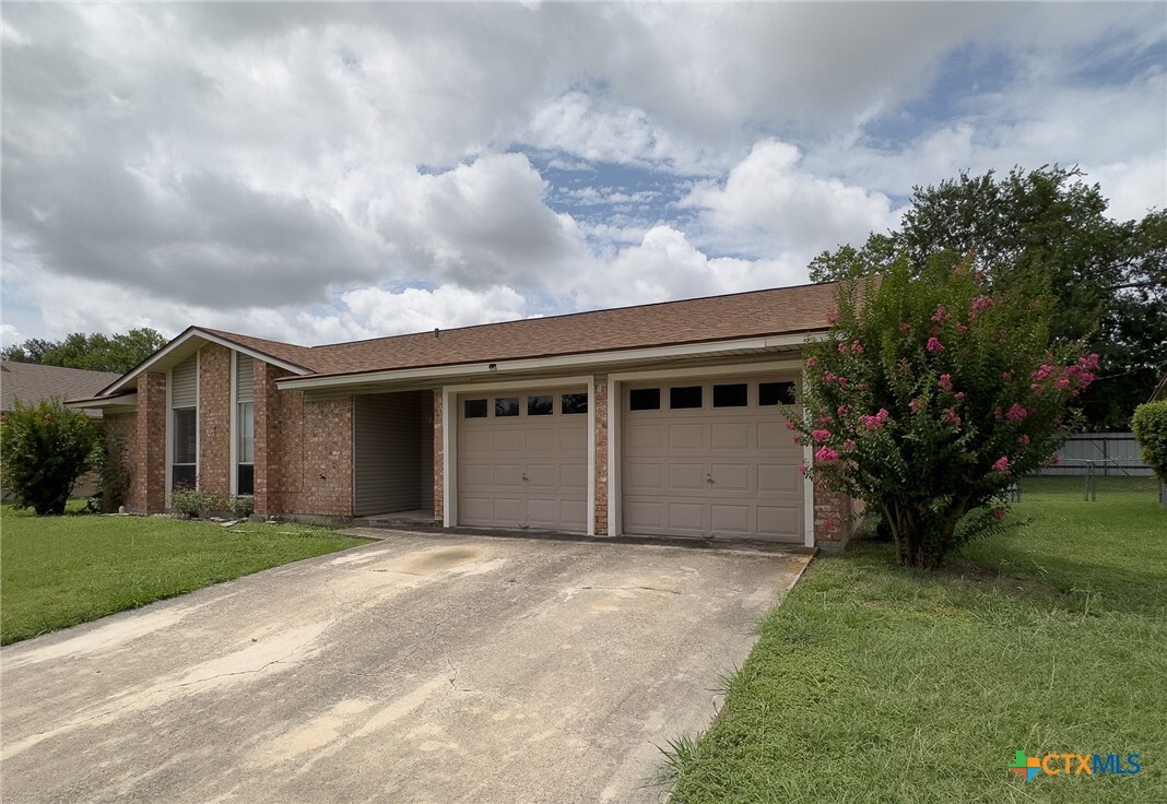 Property Photo: 1804 Kingman Road TX 76549
