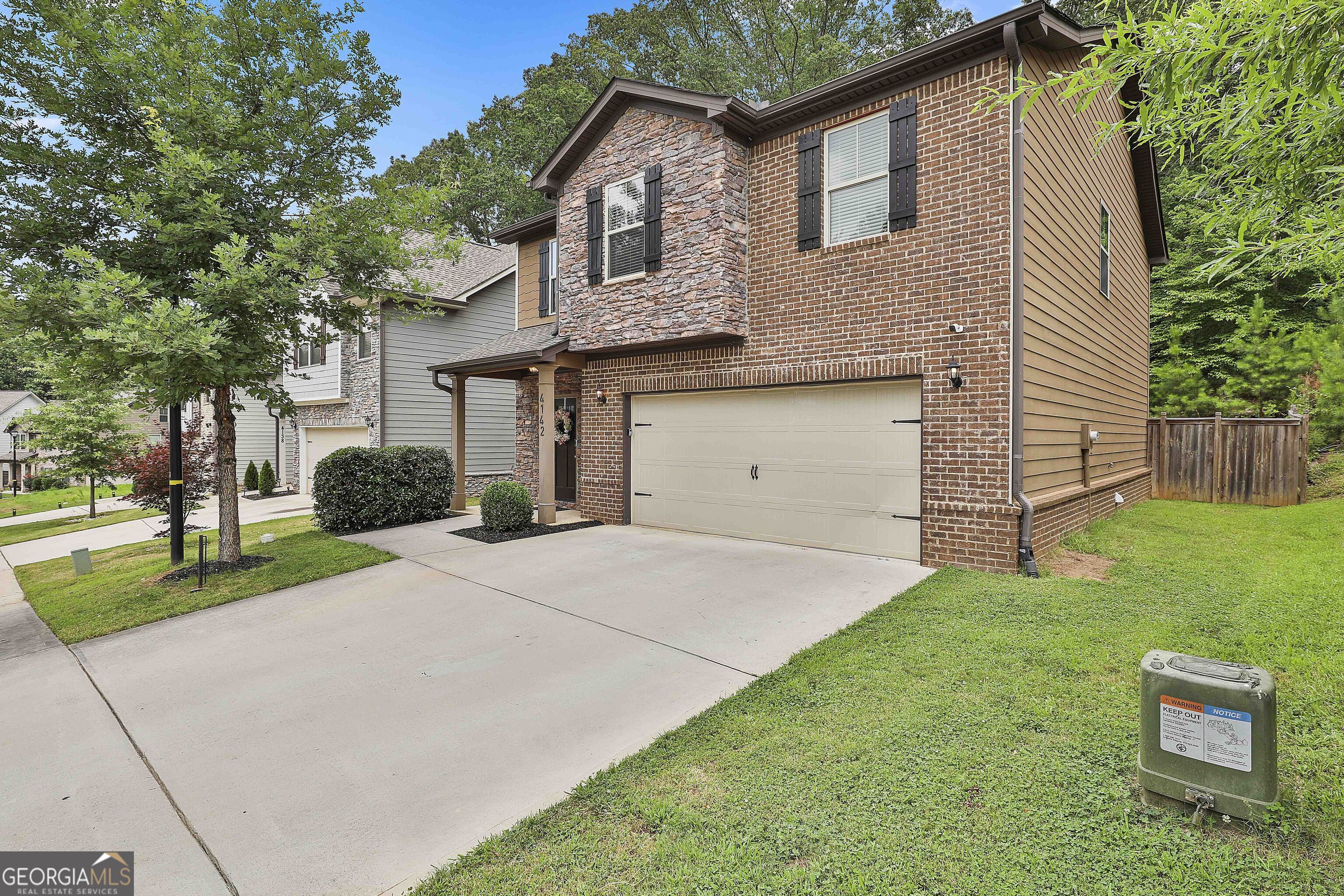 Property Photo: 4142 Woodland Park Drive SW Drive SW GA 30331