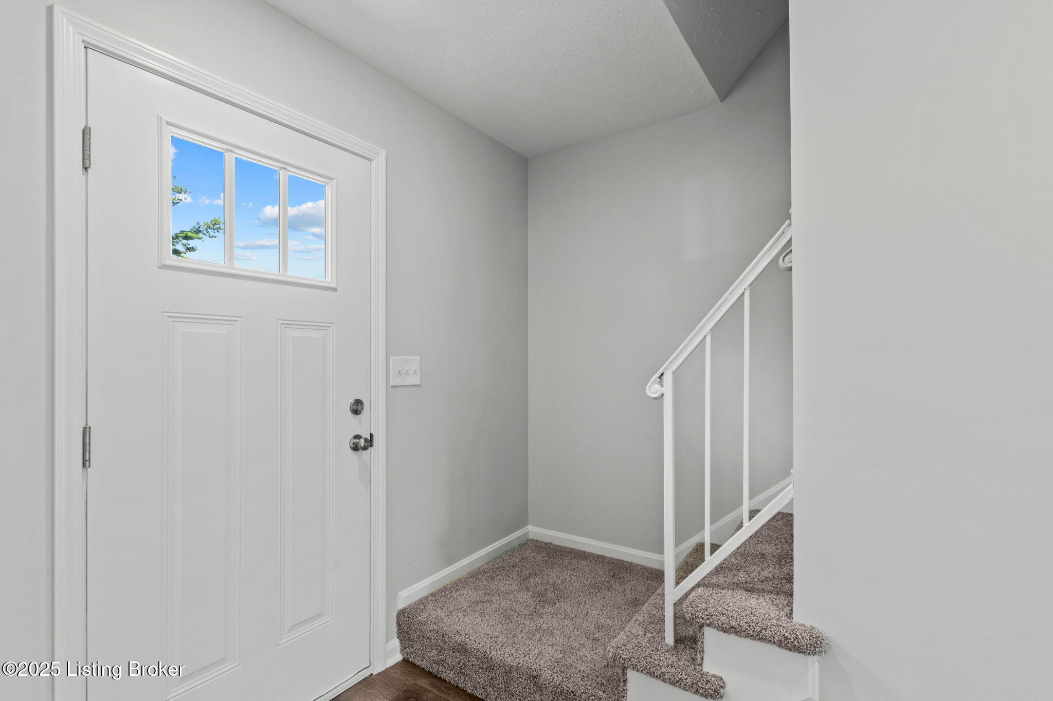 Property Photo: 8704 Best Ct KY 40242