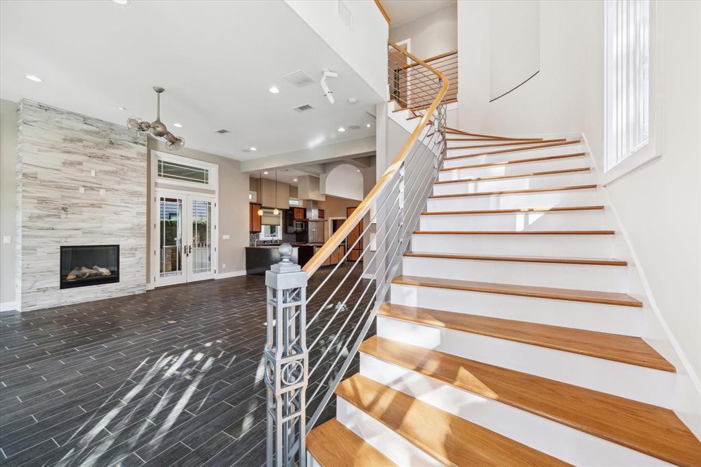 Property Photo:  2120 White Oak Drive  TX 77009 