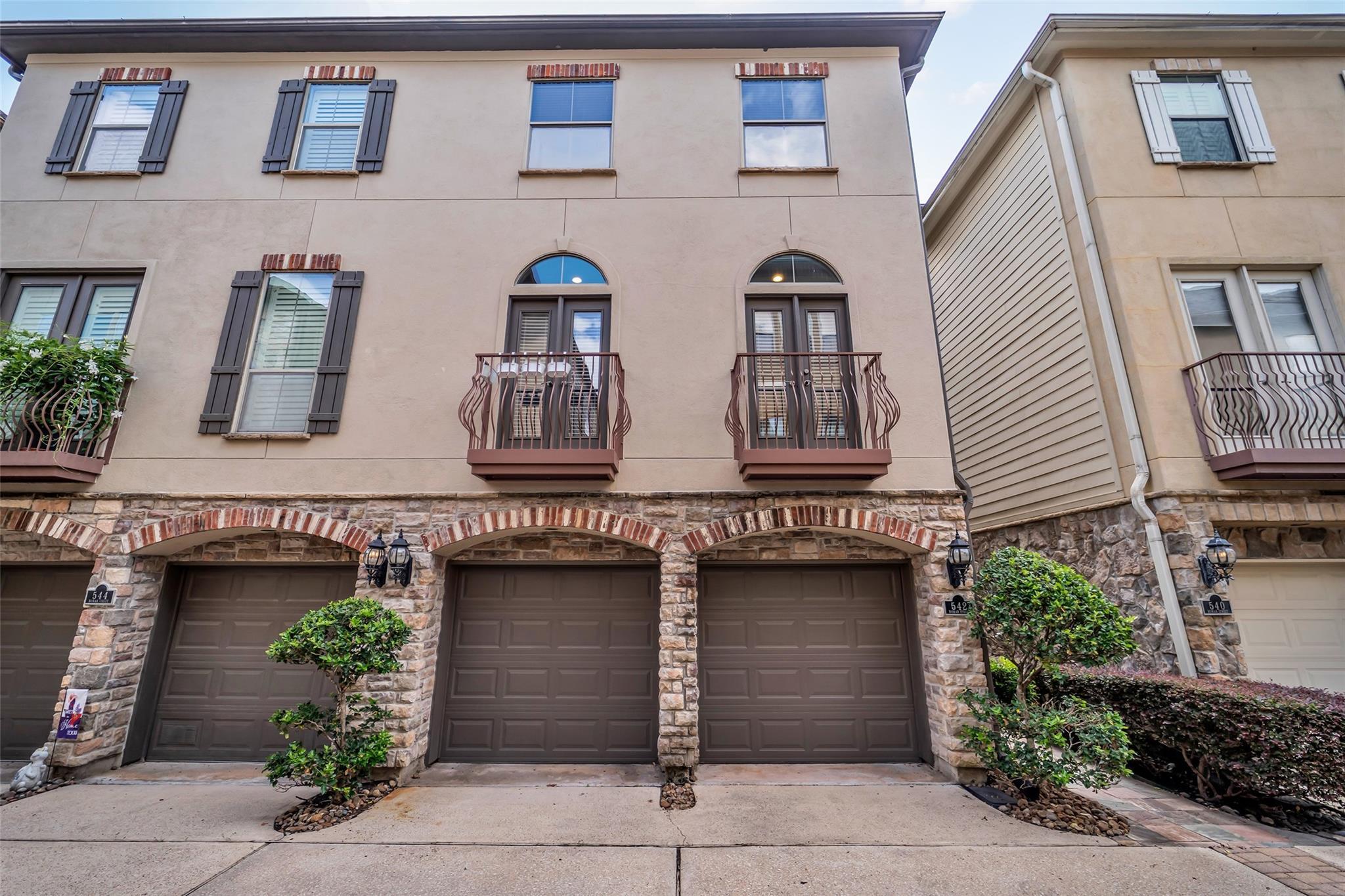 Property Photo: 542 Bomar Street TX 77006