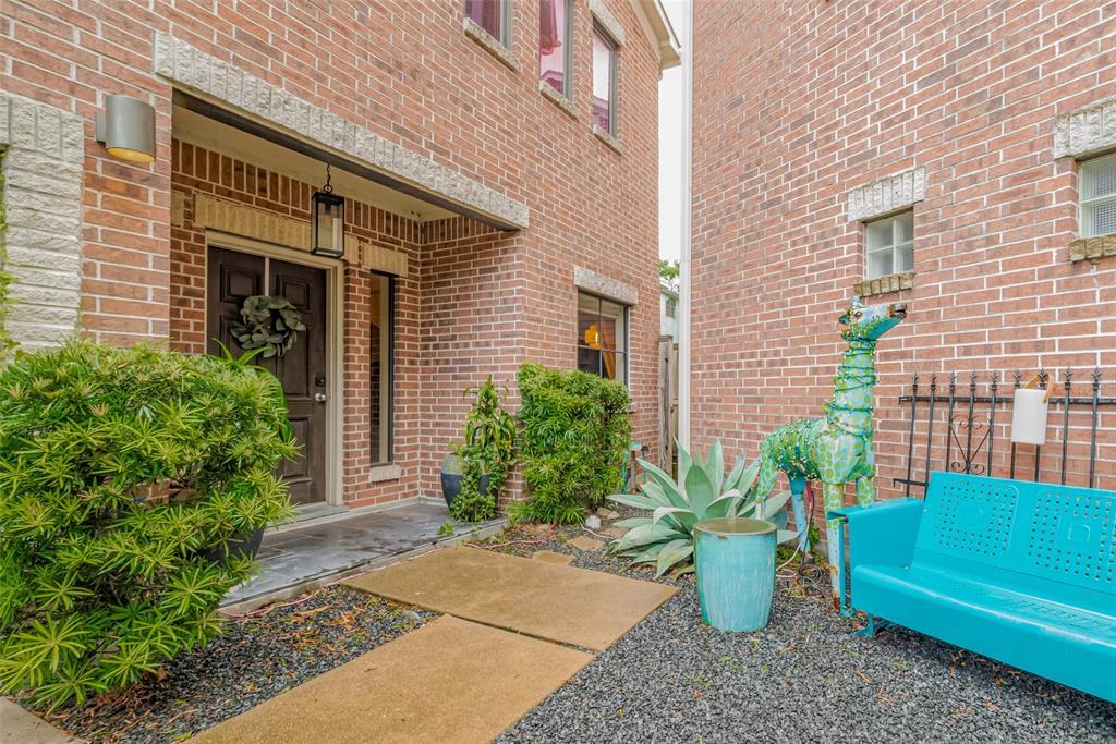 Property Photo:  308 Dennis Street  TX 77006 