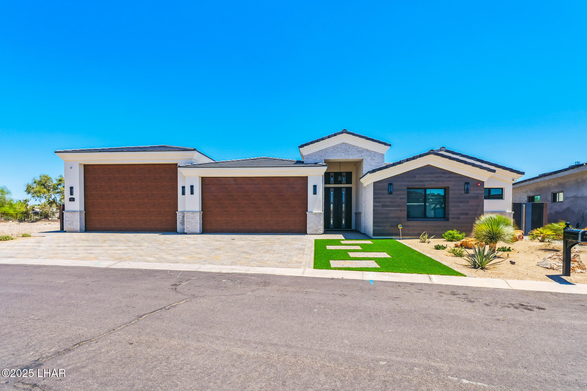 Property Photo: 816 Isola Bella Loop AZ 86403