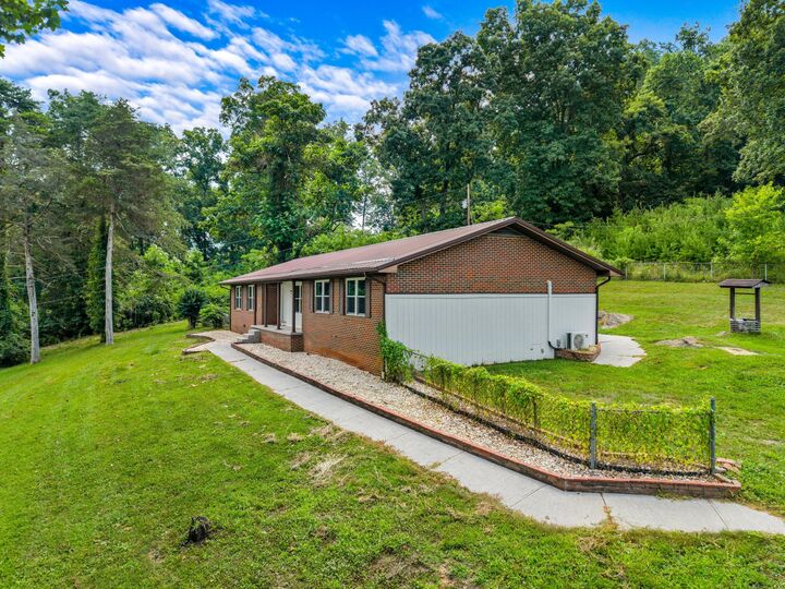 Property Photo: 221 Greer Lane Lane TN 37879
