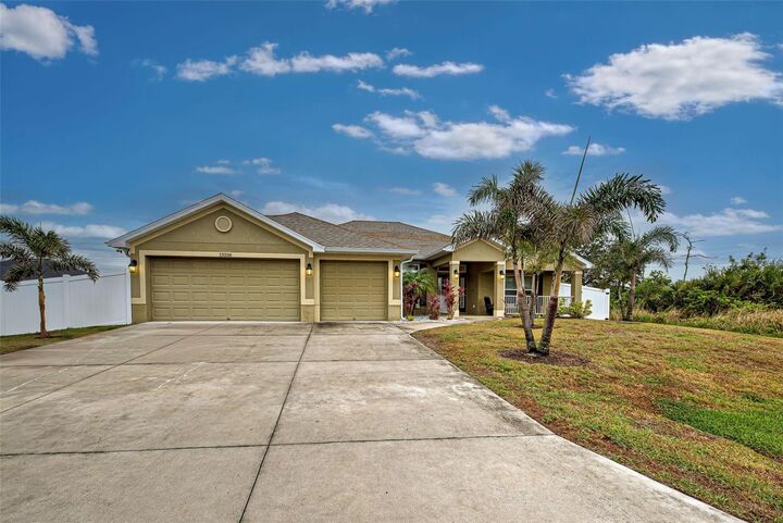 Property Photo: 13536 Ainsworth Lane FL 33981