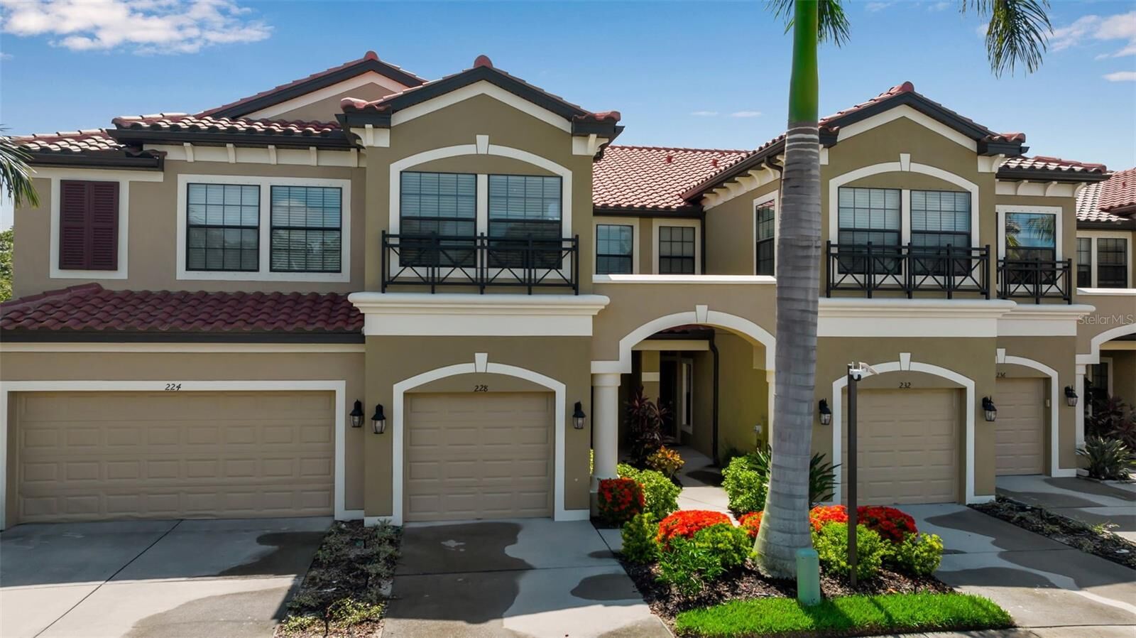 Property Photo: 228 Crew Court FL 34243