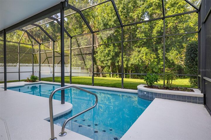 Property Photo: 900 Greenlawn Street FL 34747