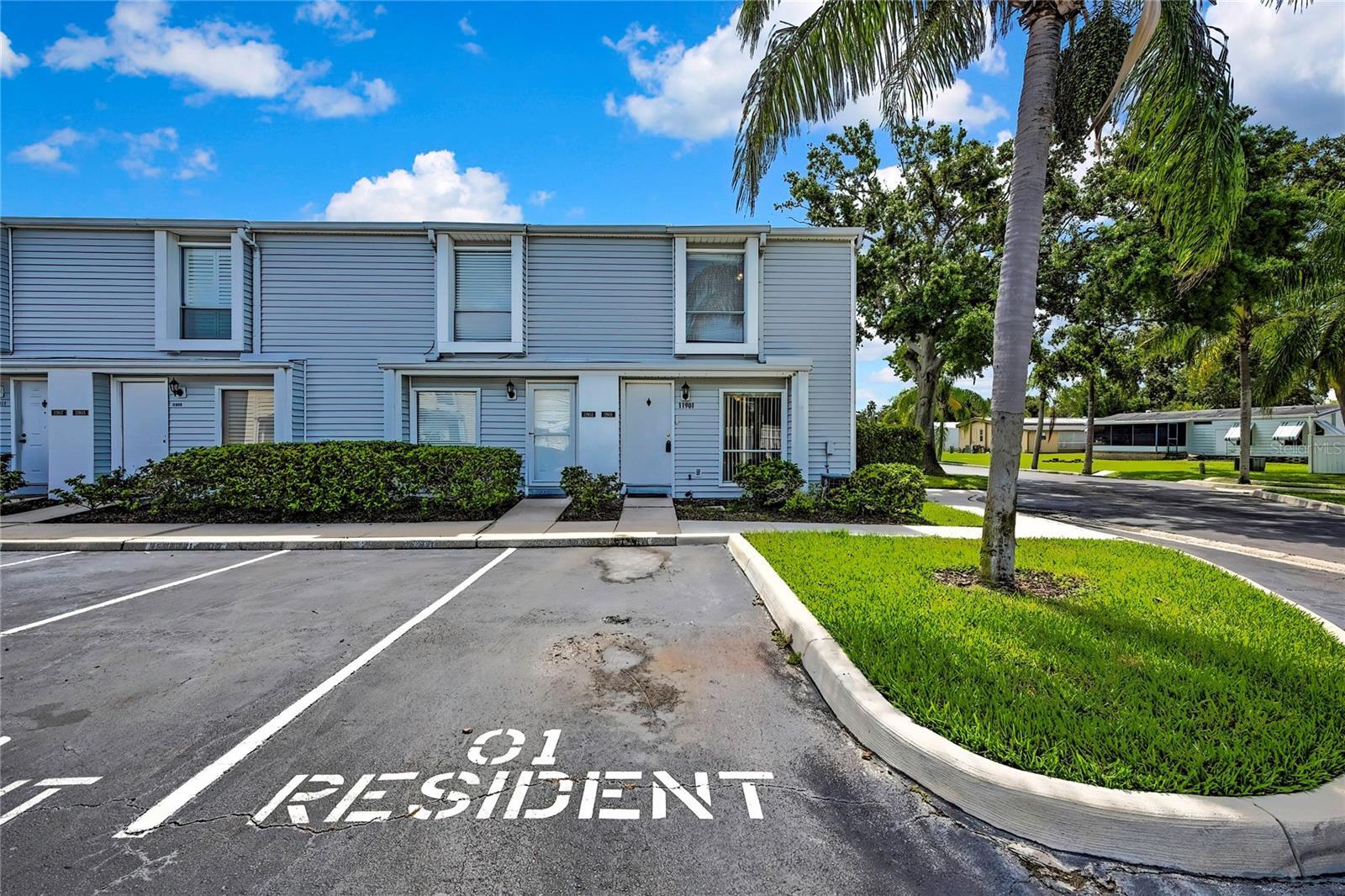 Property Photo:  11901 Cypress Hill Circle  FL 33626 