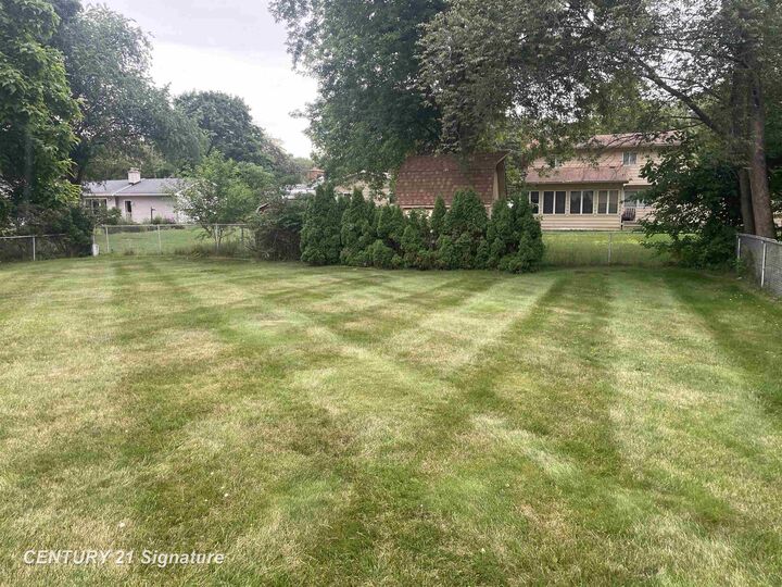 Property Photo:  524 Ashwood Drive  MI 48433 