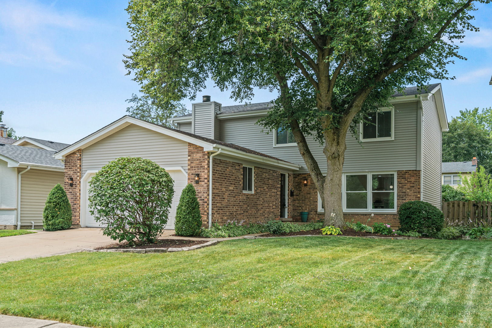 Property Photo:  154 Newton Avenue  IL 60137 