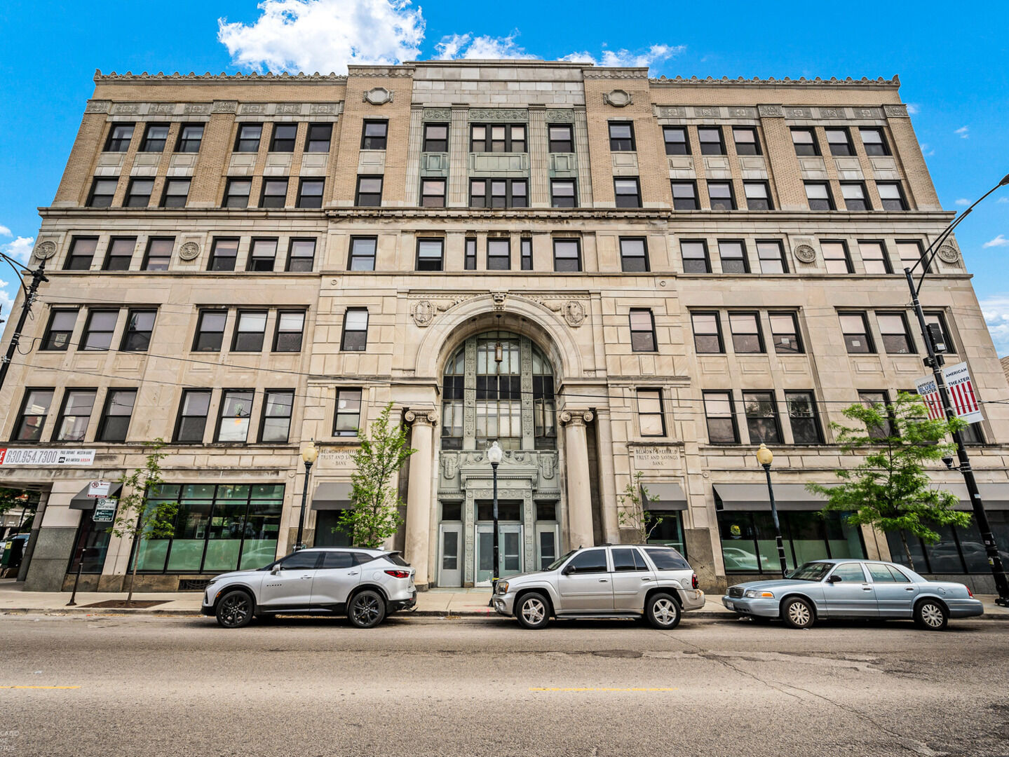 Property Photo: 3150 N Sheffield Avenue 203 IL 60657