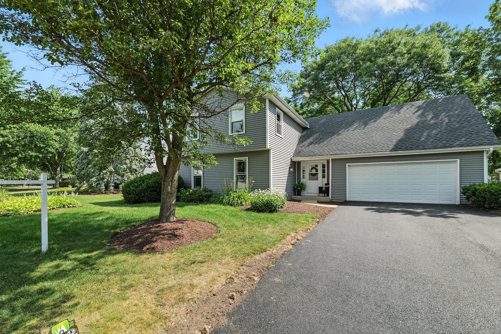 Property Photo:  1168 Banbury Circle  IL 60540 