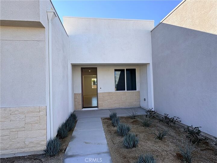 Property Photo:  65187 Avenida De Nuves  CA 92240 