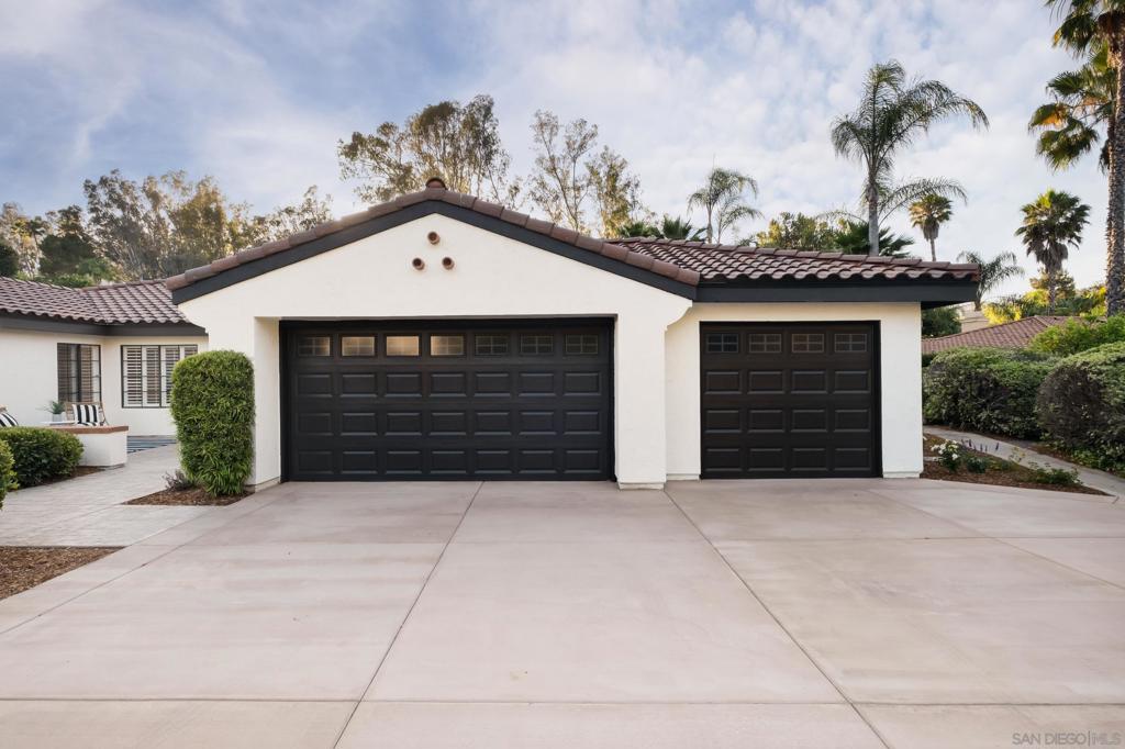 Property Photo: 3309 Lomas Serenas CA 92029