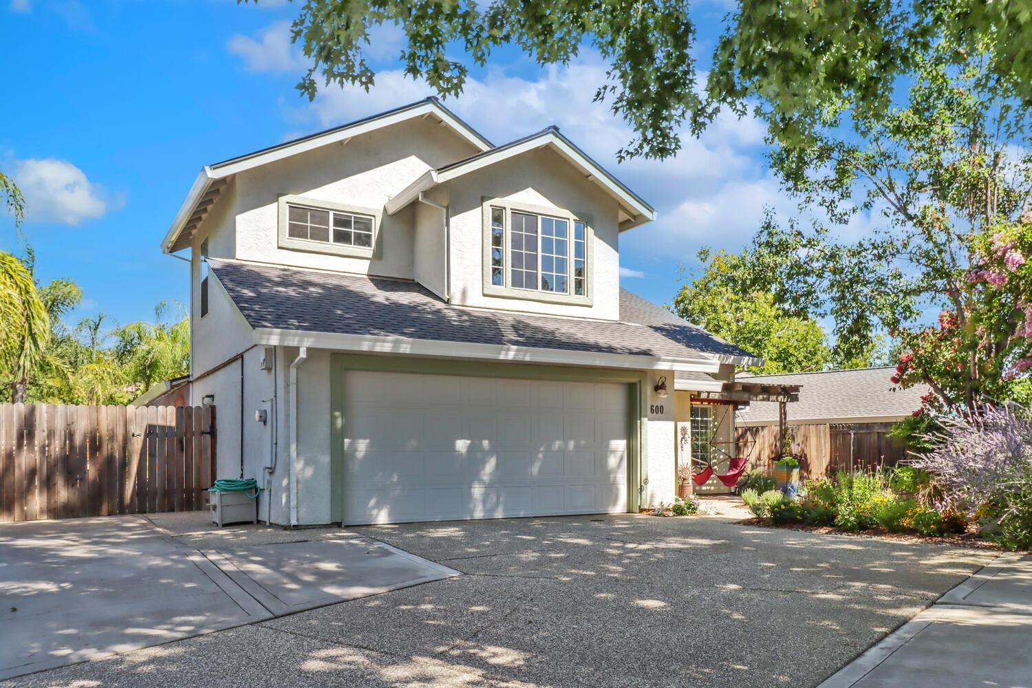 Property Photo: 600 Benbow Court CA 95618