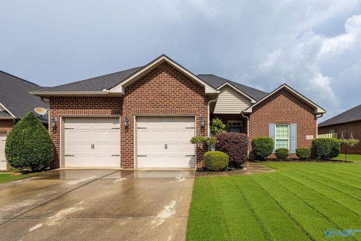 Property Photo: 120 Somerset Park Drive AL 35811