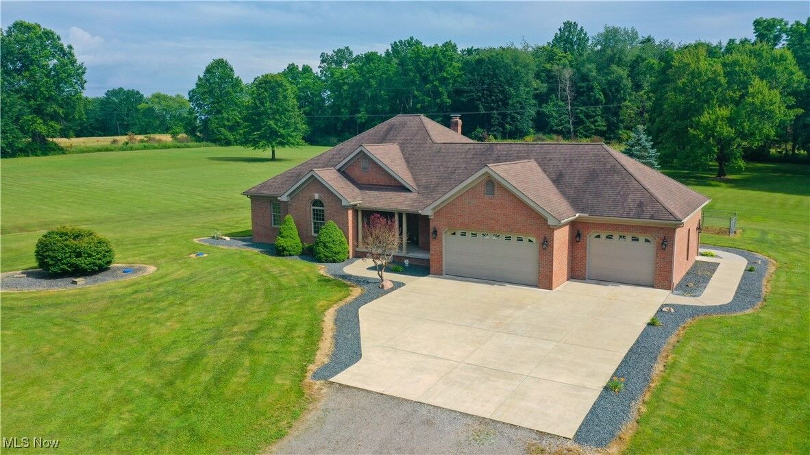 Property Photo: 4901 New Castle Road OH 44436