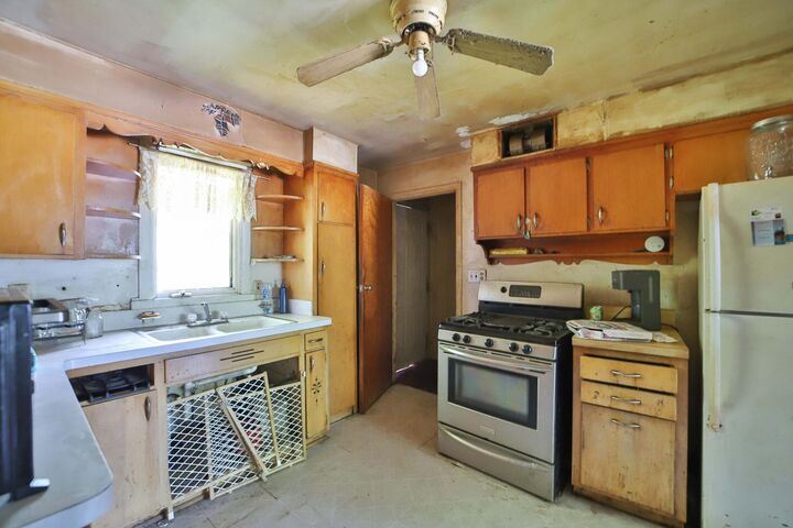 Property Photo: 203 E Main Street MN 56441