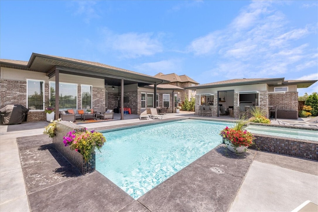 Property Photo: 8702 Flycatcher Place AR 72713